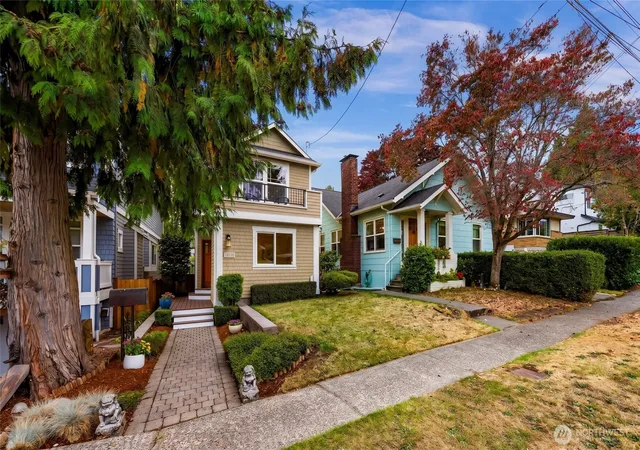 Photo 3 of Sale Pending at 7019 Ravenna Ave Ne, Seattle, WA 98115 | MLS# NWM2574865 | Listing updated on 2026-09-21