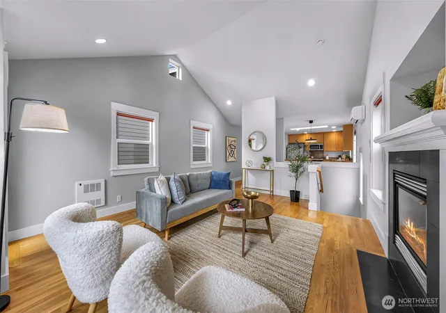 Photo 4 of Sale Pending at 7019 Ravenna Ave NE, Seattle, WA 98115 | MLS# NWM2574865 | Listing updated on 2026-09-21