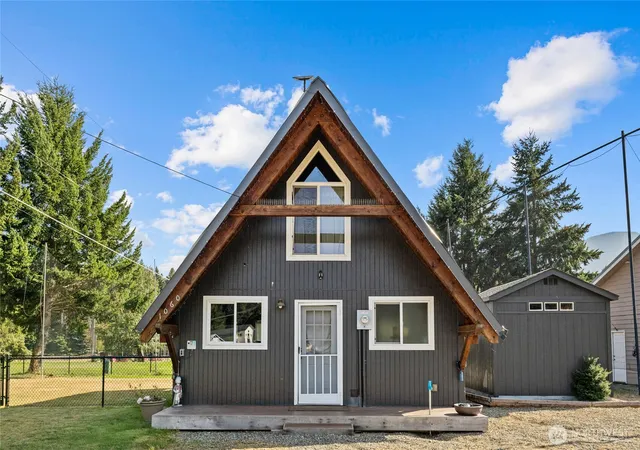 Photo 1 of Single family home for sale at 1060 St Andrews Dr, Cle Elum, WA 98922 | MLS# NWM2574873 | Listing updated on 2026-09-25