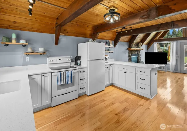 Photo 2 of Single family home for sale at 1060 St Andrews Dr, Cle Elum, WA 98922 | MLS# NWM2574873 | Listing updated on 2026-09-25