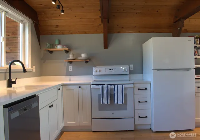Photo 3 of Single family home for sale at 1060 St Andrews Dr, Cle Elum, WA 98922 | MLS# NWM2574873 | Listing updated on 2026-09-25
