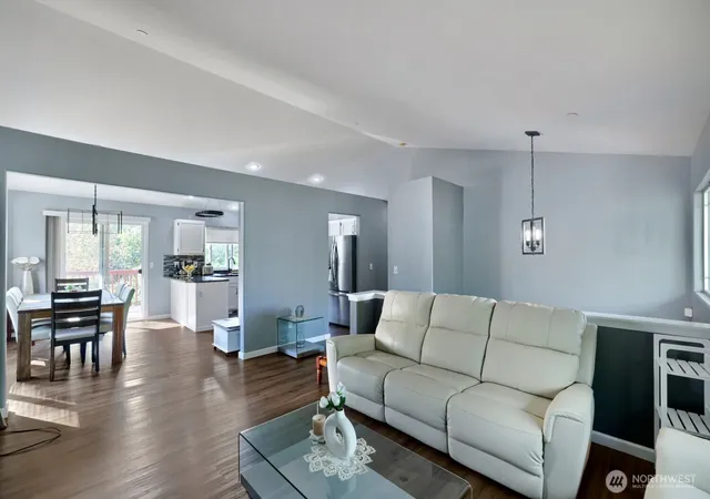 Photo 4 of Single family home for sale at 620 90Th St Sw, Everett, WA 98204 | MLS# NWM2574882 | Listing updated on 2026-09-25