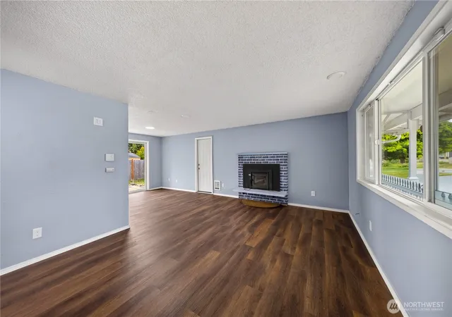Photo 2 of Single family home for sale at 854 Sw Heller St, Oak Harbor, WA 98277 | MLS# NWM2574890 | Listing updated on 2026-09-28