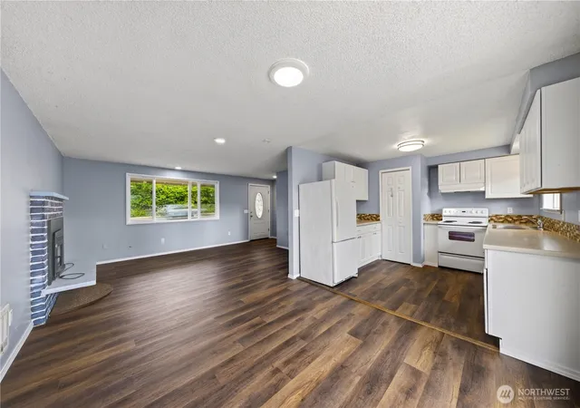 Photo 3 of Single family home for sale at 854 Sw Heller St, Oak Harbor, WA 98277 | MLS# NWM2574890 | Listing updated on 2026-09-28