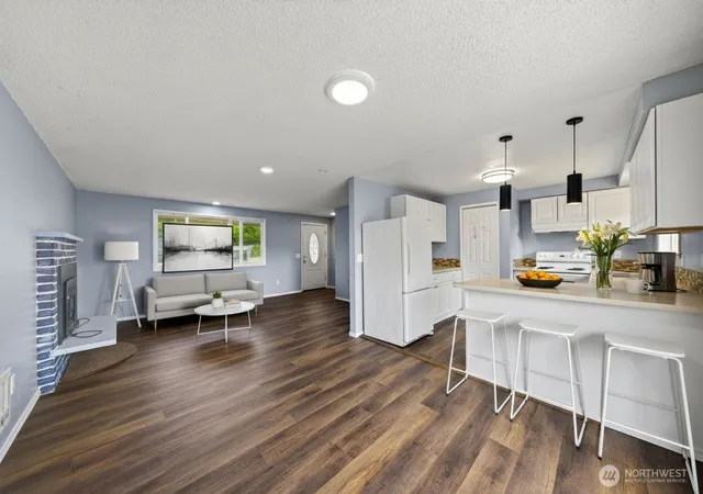 Photo 3 of Single family home for sale at 854 SW Heller St, Oak Harbor, WA 98277 | MLS# NWM2574890 | Listing updated on 2026-09-28