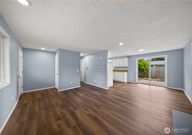 Photo 4 of Single family home for sale at 854 SW Heller St, Oak Harbor, WA 98277 | MLS# NWM2574890 | Listing updated on 2026-09-28
