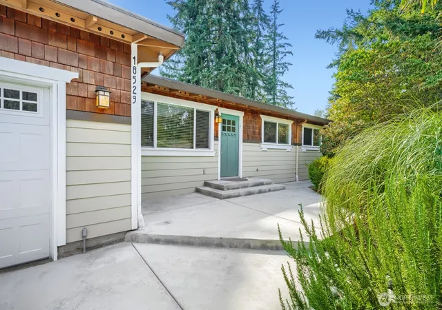 Photo 3 of Single family home for sale at 18529 Se 244th Pl, Covington, WA 98042 | MLS# NWM2574892 | Listing updated on 2026-09-25
