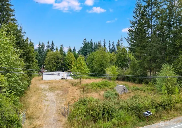 Photo 3 of Sale Pending at 25006 Se 224th St, Maple Valley, WA 98038 | MLS# NWM2574893 | Listing updated on 2026-09-25