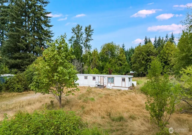 Photo 3 of Sale Pending at 25006 Se 224Th St, Maple Valley, WA 98038 | MLS# NWM2574893 | Listing updated on 2026-09-25