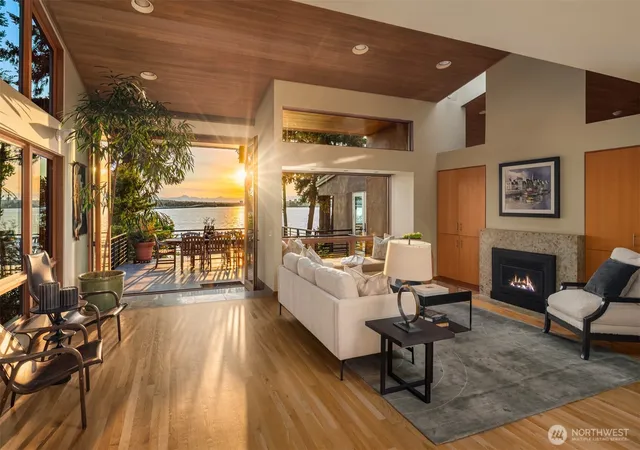 Photo 3 of Single family home for sale at 3403 Evergreen Point Rd, Medina, WA 98039 | MLS# NWM2574894 | Listing updated on 2026-10-02