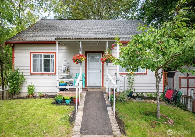 Photo 1 of Single family home for sale at 817 Kendall St, Port Orchard, WA 98366 | MLS# NWM2574896 | Listing updated on 2026-09-25