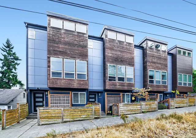 Photo 3 of Townhouse for sale at 911 N 104th Street #B, Seattle, WA 98133 | MLS# NWM2574898 | Listing updated on 2026-09-29