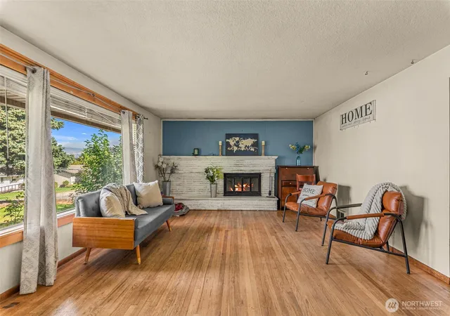 Photo 4 of Single family home for sale at 1605 N Ashland Ave, East Wenatchee, WA 98802 | MLS# NWM2574922 | Listing updated on 2026-09-30