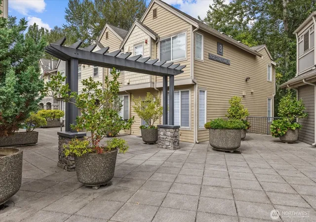 Photo 3 of Townhouse for sale at 9217 122nd Ct Ne #112, Kirkland, WA 98033 | MLS# NWM2574931 | Listing updated on 2026-10-02