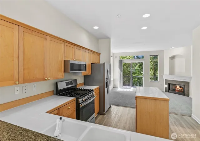 Photo 4 of Townhouse for sale at 9217 122Nd Ct Ne #112, Kirkland, WA 98033 | MLS# NWM2574931 | Listing updated on 2026-10-02