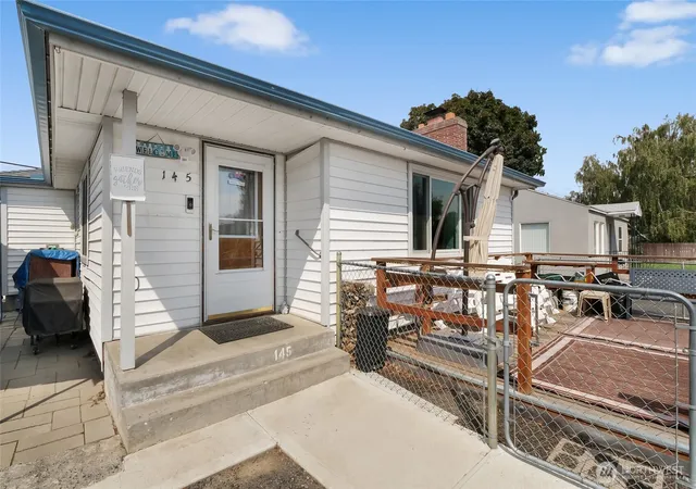 Photo 4 of Single family home for sale at 145 NW F St, Ephrata, WA 98823 | MLS# NWM2574938 | Listing updated on 2026-09-25