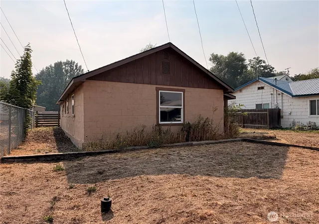 Photo 1 of Sale Pending at 210 Whitcomb Ave N, Tonasket, WA 98855 | MLS# NWM2574942 | Listing updated on 2026-09-25