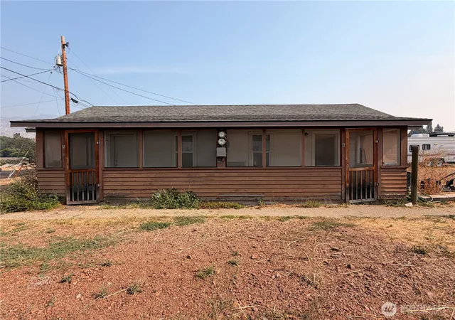 Photo 3 of Sale Pending at 210 Whitcomb Ave N, Tonasket, WA 98855 | MLS# NWM2574942 | Listing updated on 2026-09-25