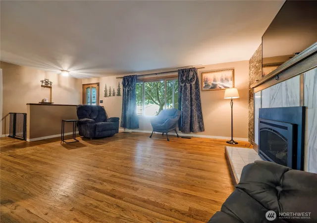 Photo 4 of Single family home for sale at 30443 3Rd Ave S, Federal Way, WA 98003 | MLS# NWM2574943 | Listing updated on 2026-10-01