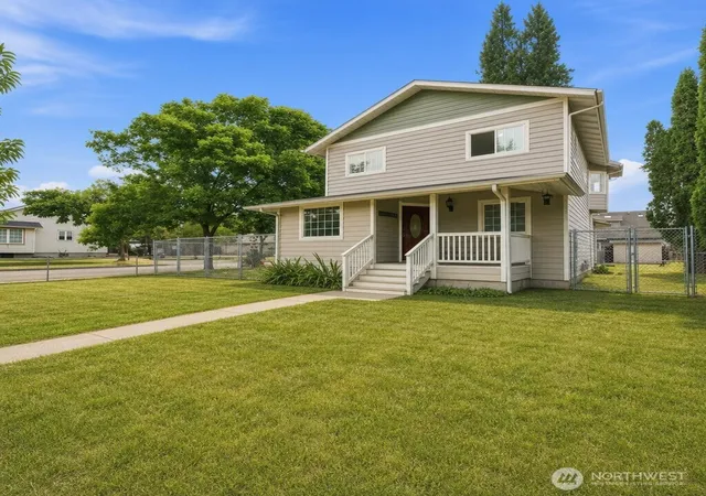 Photo 1 of Single family home for sale at 702 5th Ave Nw, Puyallup, WA 98371 | MLS# NWM2574944 | Listing updated on 2026-09-24