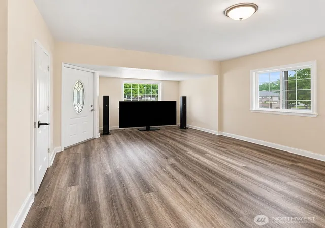 Photo 2 of Single family home for sale at 702 5th Ave Nw, Puyallup, WA 98371 | MLS# NWM2574944 | Listing updated on 2026-09-24