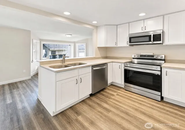 Photo 4 of Single family home for sale at 702 5Th Ave Nw, Puyallup, WA 98371 | MLS# NWM2574944 | Listing updated on 2026-09-24