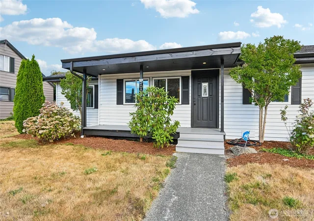 Photo 3 of Single family home for sale at 5009 Yakima Ave, Tacoma, WA 98408 | MLS# NWM2574947 | Listing updated on 2026-09-29