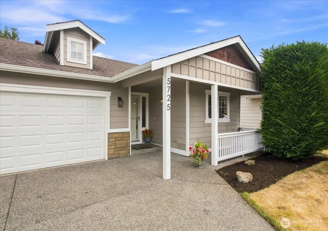Photo 2 of Single family home for sale at 5725 121st Pl Ne, Marysville, WA 98271 | MLS# NWM2574949 | Listing updated on 2026-09-25