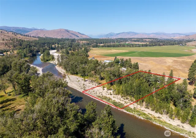 Photo 3 of Single family home for sale at 101 Evans, Winthrop, WA 98862 | MLS# NWM2574953 | Listing updated on 2026-09-25