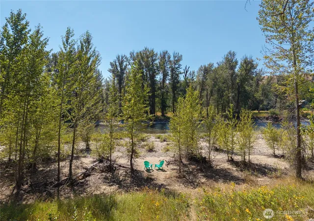 Photo 3 of Single family home for sale at 101 Evans, Winthrop, WA 98862 | MLS# NWM2574953 | Listing updated on 2026-09-25