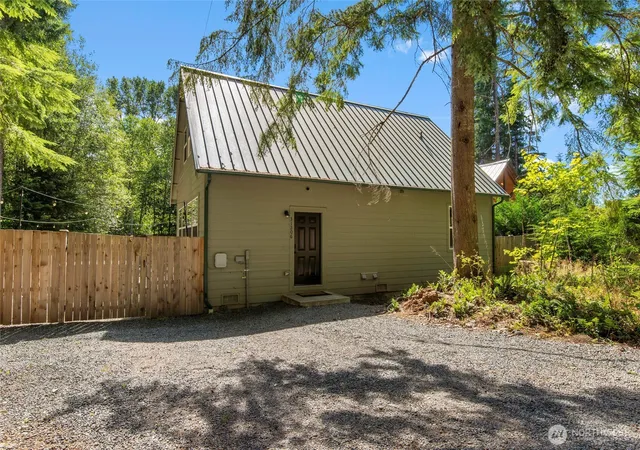 Photo 3 of Single family home for sale at 31206 553rd St E, Ashford, WA 98304 | MLS# NWM2574959 | Listing updated on 2026-09-25