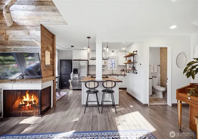 Photo 2 of Sale Pending at 3423 W Government Wy #4, Seattle, WA 98199 | MLS# NWM2574985 | Listing updated on 2026-09-25