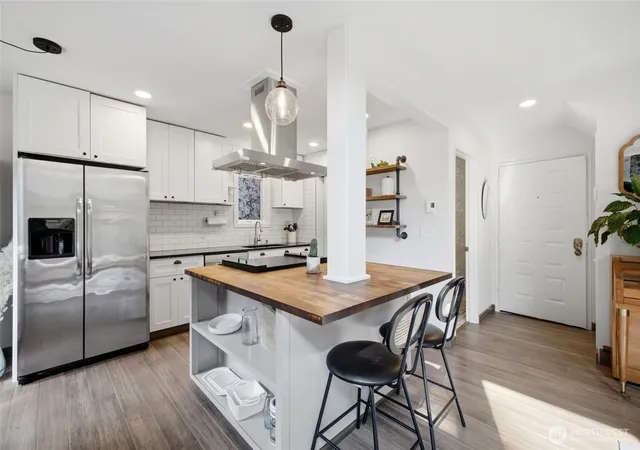 Photo 3 of Sale Pending at 3423 W Government Wy #4, Seattle, WA 98199 | MLS# NWM2574985 | Listing updated on 2026-09-25