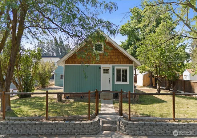 Photo 1 of Single family home for sale at 219 N Dennis St, Ellensburg, WA 98926 | MLS# NWM2574996 | Listing updated on 2026-09-28