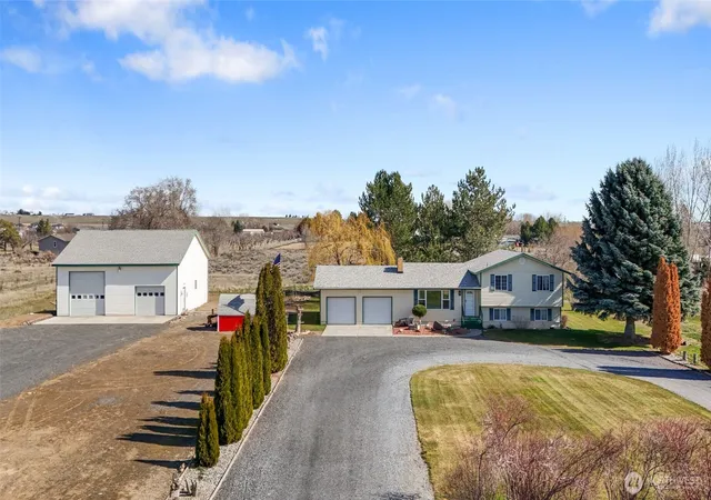 Photo 1 of Single family home for sale at 6919 D5 Rd Ne, Moses Lake, WA 98837 | MLS# NWM2575001 | Listing updated on 2026-10-01