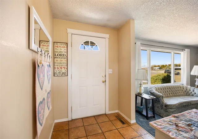 Photo 4 of Single family home for sale at 6919 D5 Rd NE, Moses Lake, WA 98837 | MLS# NWM2575001 | Listing updated on 2026-10-01