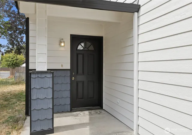 Photo 3 of House for sale at 3425 D St #A & B, Auburn, WA 98002 | MLS# NWM2575017 | Listing updated on 2026-09-25