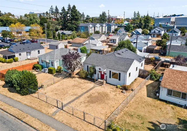 Photo 2 of Single family home for sale at 4813 S Oakes St, Tacoma, WA 98409 | MLS# NWM2575037 | Listing updated on 2026-09-25