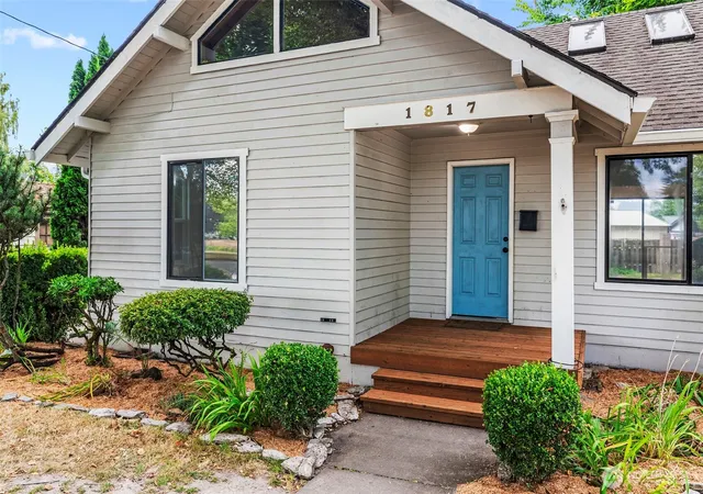Photo 3 of Single family home for sale at 1817 Nichols Blvd, Longview, WA 98632 | MLS# NWM2575043 | Listing updated on 2026-09-25