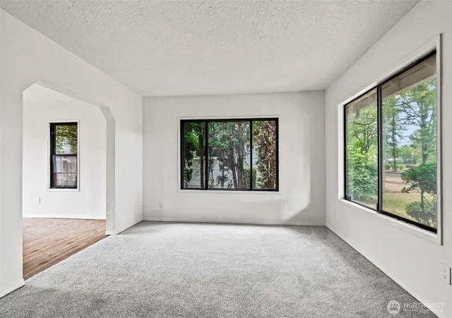 Photo 4 of Single family home for sale at 1817 Nichols Blvd, Longview, WA 98632 | MLS# NWM2575043 | Listing updated on 2026-09-25