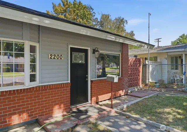 Photo 2 of Sale Pending at 2200 Dover St, Richland, WA 99352 | MLS# NWM2575054 | Listing updated on 2026-09-28