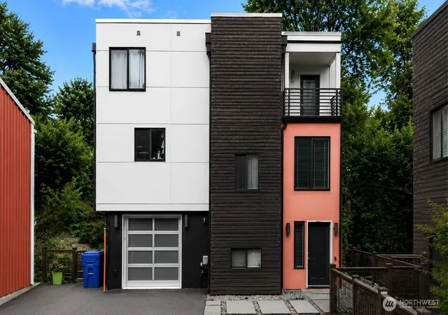 Photo 1 of Townhouse for sale at 2122 Ne 89th St, Seattle, WA 98115 | MLS# NWM2575055 | Listing updated on 2026-10-01