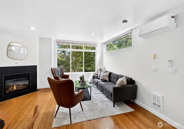 Photo 2 of Townhouse for sale at 2122 Ne 89th St, Seattle, WA 98115 | MLS# NWM2575055 | Listing updated on 2026-10-01