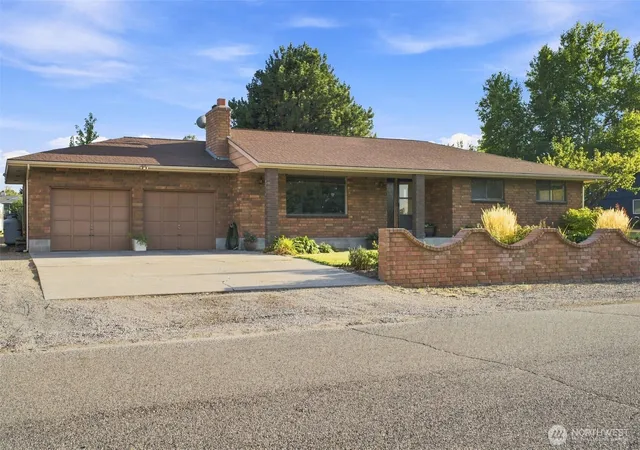 Photo 1 of Single family home for sale at 4605 W 12th Ave, Kennewick, WA 99338 | MLS# NWM2575068 | Listing updated on 2026-09-29