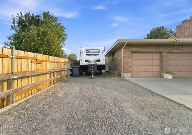 Photo 3 of Single family home for sale at 4605 W 12Th Ave, Kennewick, WA 99338 | MLS# NWM2575068 | Listing updated on 2026-09-29