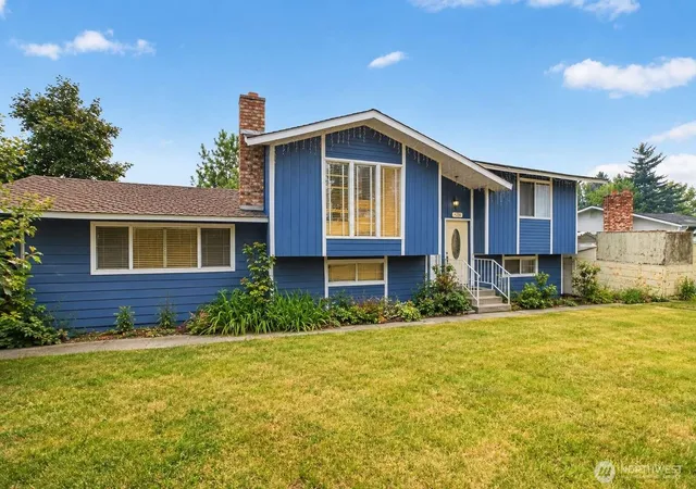 Photo 1 of Single family home for sale at 728 11th St Ne, East Wenatchee, WA 98802 | MLS# NWM2575078 | Listing updated on 2026-09-25