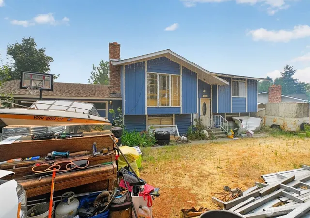 Photo 2 of Single family home for sale at 728 11th St Ne, East Wenatchee, WA 98802 | MLS# NWM2575078 | Listing updated on 2026-09-25