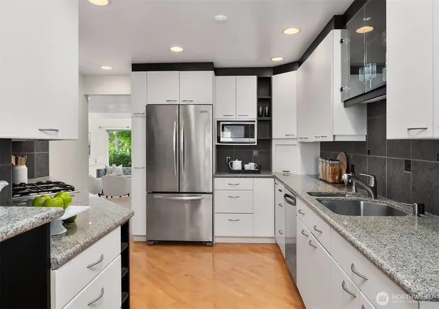 Photo 4 of Sale Pending at 10307 Ne 19Th Pl #B3, Bellevue, WA 98004 | MLS# NWM2575099 | Listing updated on 2026-09-25
