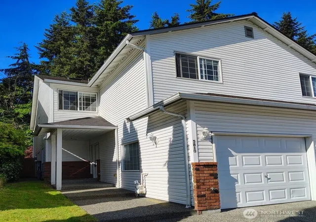 Photo 2 of Townhouse for sale at 5810 137th Place Se, Everett, WA 98208 | MLS# NWM2575100 | Listing updated on 2026-09-30