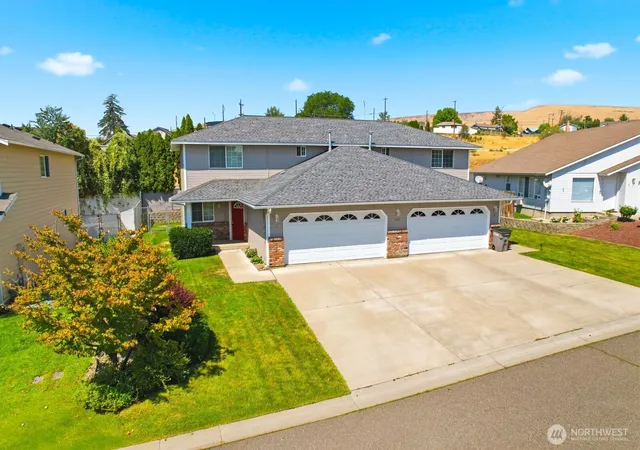 Photo 2 of Single family home for sale at 4209 Nola Loop Rd, Yakima, WA 98901 | MLS# NWM2575104 | Listing updated on 2026-10-26